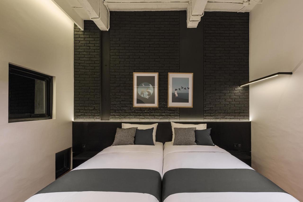Qub Rooms Semarang Exterior foto
