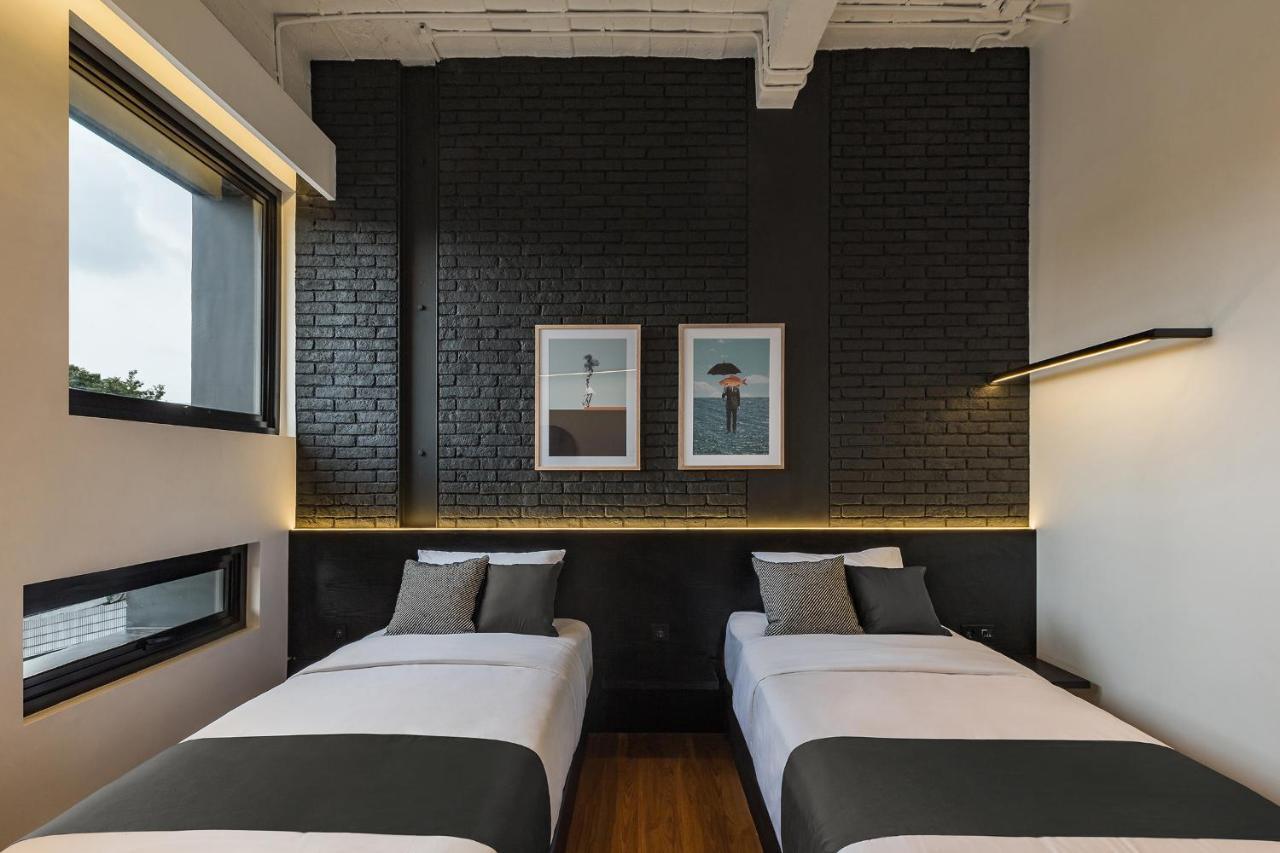 Qub Rooms Semarang Exterior foto