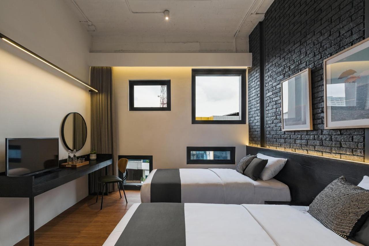 Qub Rooms Semarang Exterior foto